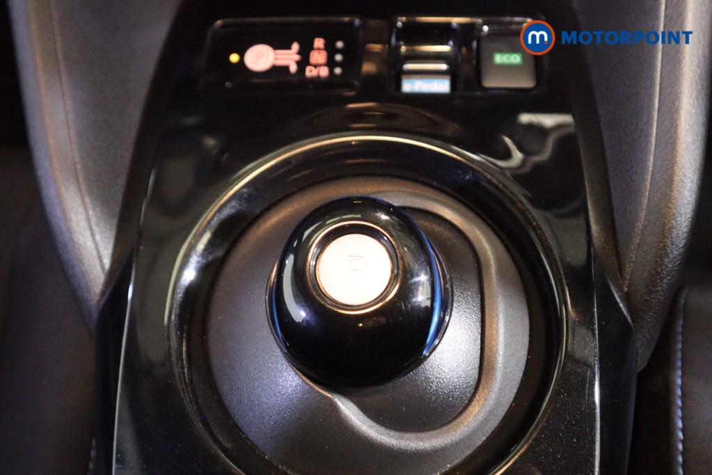 Nissan Leaf N-Connecta Automatic Electric Hatchback - Stock Number (1608773) - 5th supplementary image
