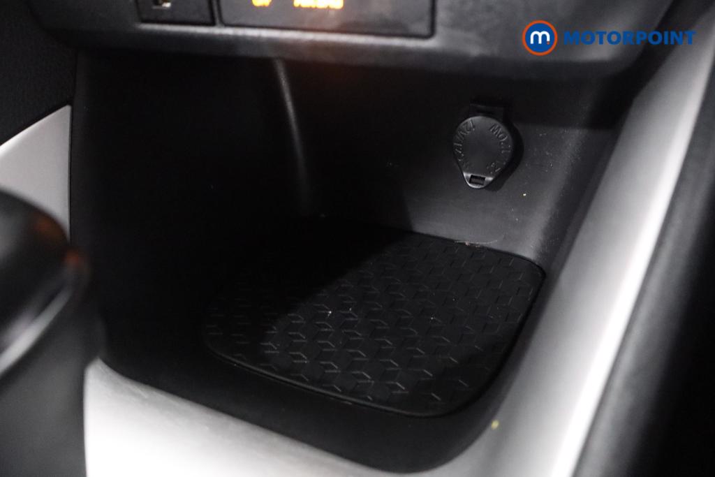 Toyota Yaris Design Automatic Petrol-Electric Hybrid Hatchback - Stock Number (1608901) - 6th supplementary image