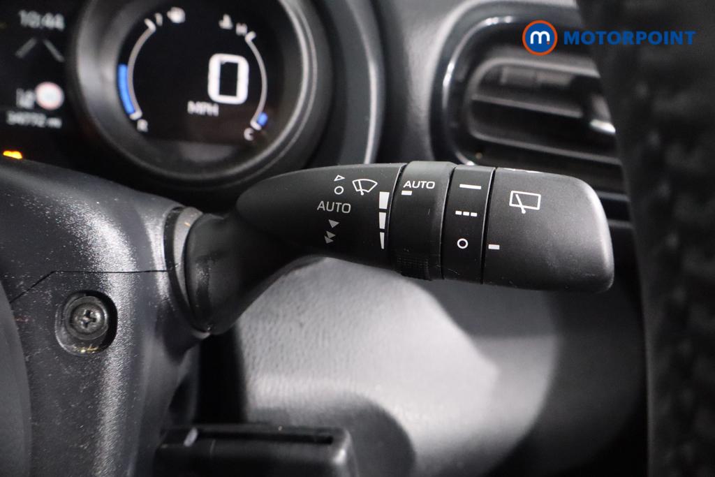 Toyota Yaris Design Automatic Petrol-Electric Hybrid Hatchback - Stock Number (1608901) - 12th supplementary image