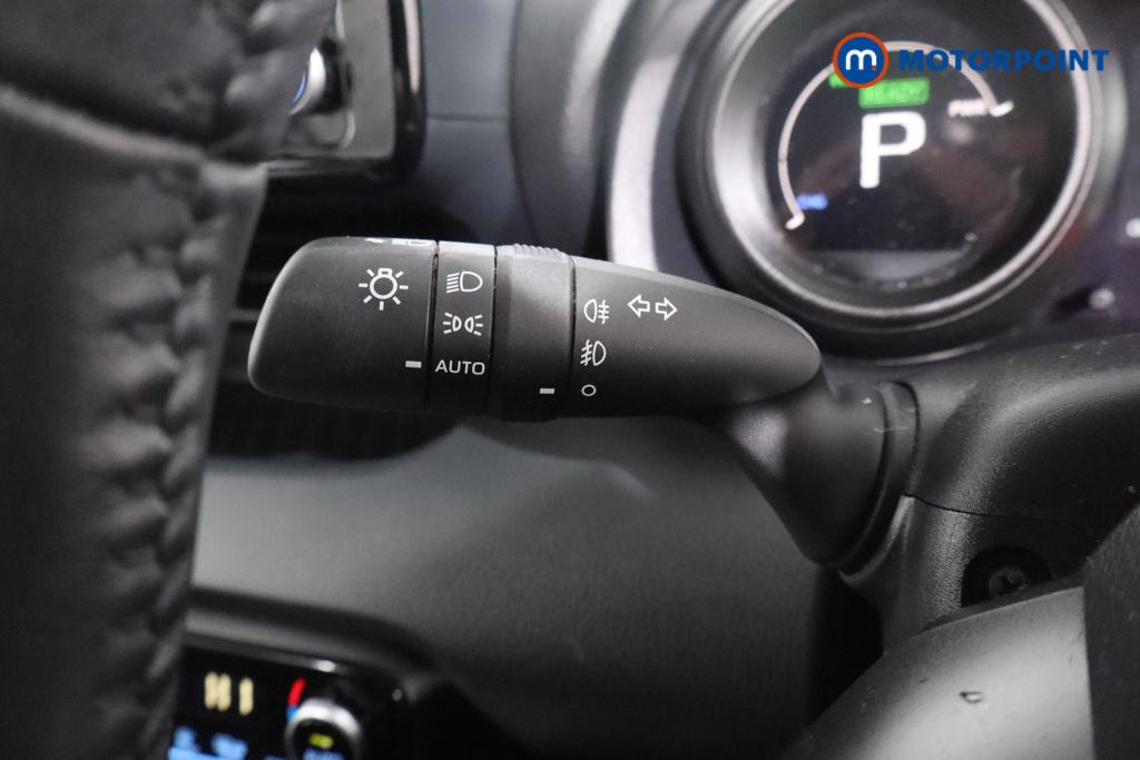 Toyota Yaris Design Automatic Petrol-Electric Hybrid Hatchback - Stock Number (1608901) - 13th supplementary image