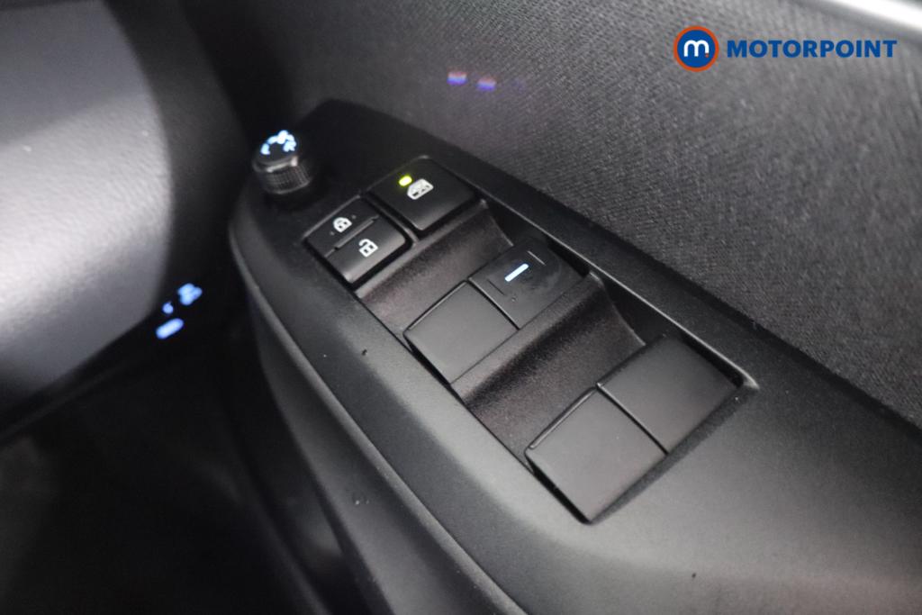 Toyota Yaris Design Automatic Petrol-Electric Hybrid Hatchback - Stock Number (1608901) - 14th supplementary image