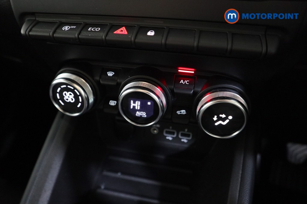 Renault Clio Iconic Manual Petrol Hatchback - Stock Number (1609622) - 8th supplementary image