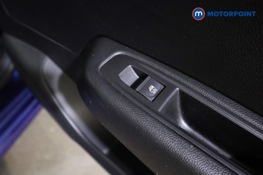 Renault Clio Iconic Manual Petrol Hatchback - Stock Number (1609622) - 16th supplementary image