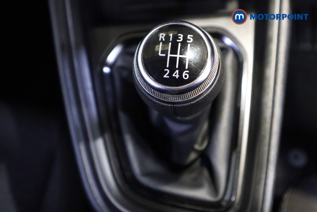 Renault Clio Iconic Edition Manual Petrol Hatchback - Stock Number (1610051) - 5th supplementary image