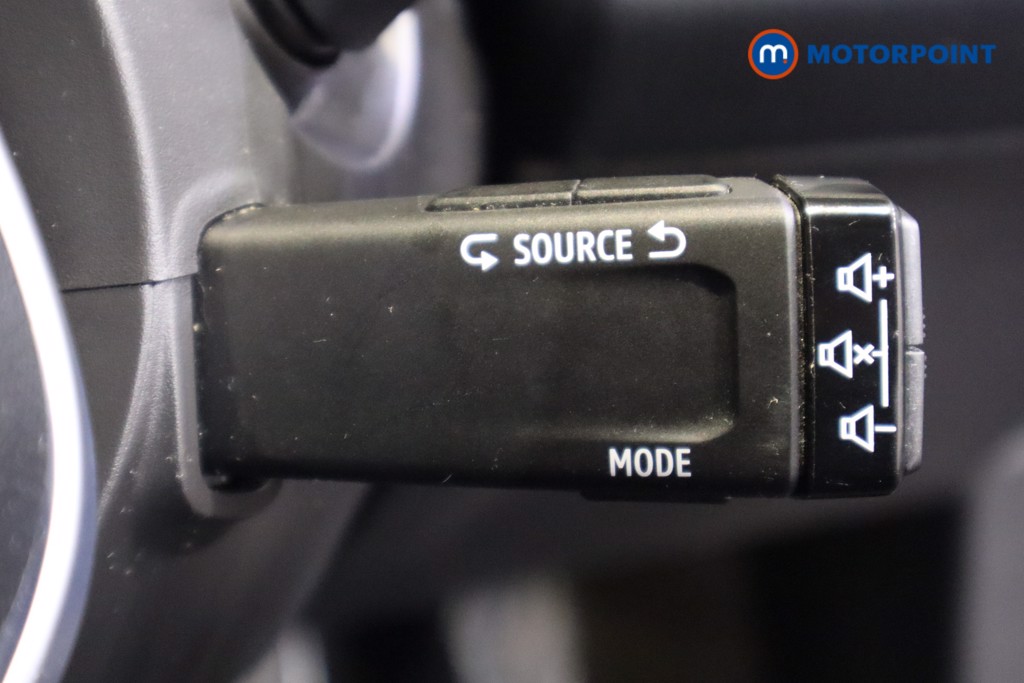 Renault Clio Iconic Edition Manual Petrol Hatchback - Stock Number (1610051) - 19th supplementary image