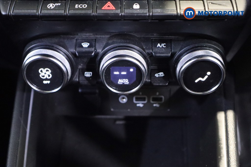 Renault Clio Iconic Edition Manual Petrol Hatchback - Stock Number (1610051) - 22nd supplementary image