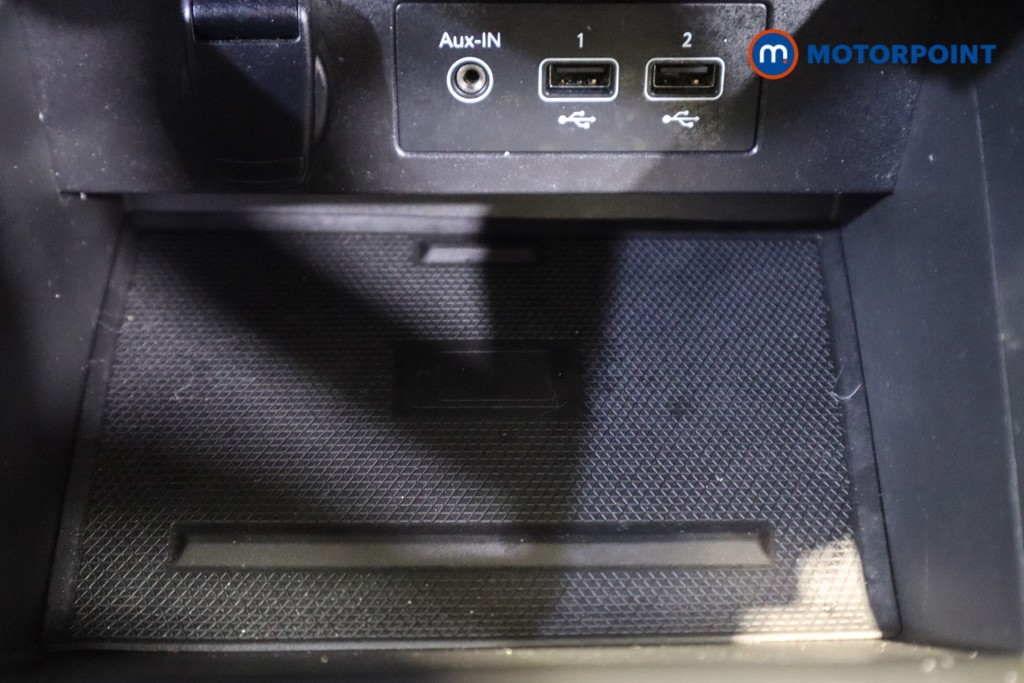 Renault Clio Iconic Edition Manual Petrol Hatchback - Stock Number (1610051) - 23rd supplementary image