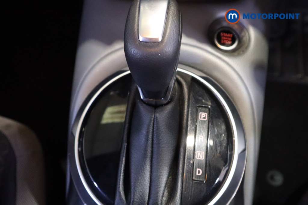 Nissan Juke N-Connecta Automatic Petrol SUV - Stock Number (1610499) - 5th supplementary image