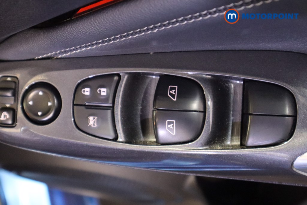 Nissan Juke N-Connecta Automatic Petrol SUV - Stock Number (1610499) - 15th supplementary image