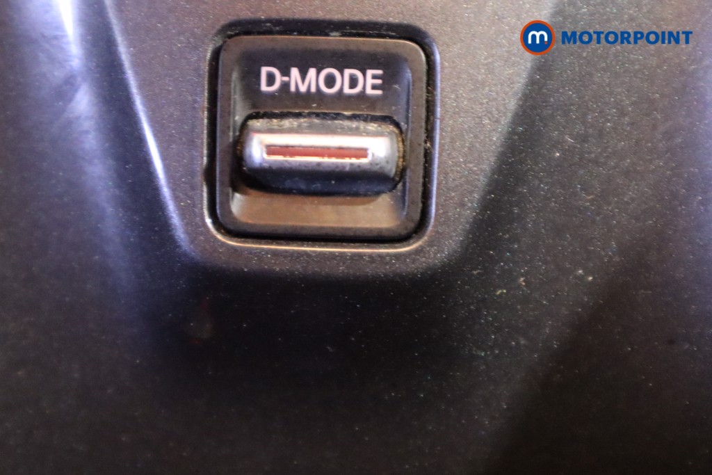 Nissan Juke N-Connecta Automatic Petrol SUV - Stock Number (1610499) - 23rd supplementary image