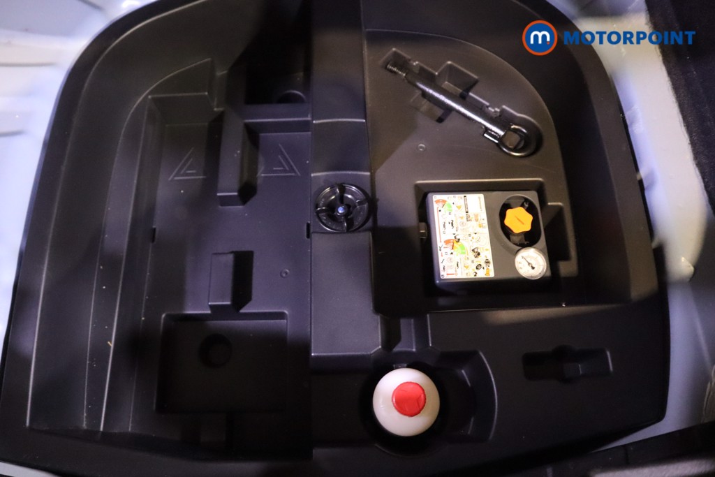 Nissan Juke N-Connecta Automatic Petrol SUV - Stock Number (1610499) - 28th supplementary image