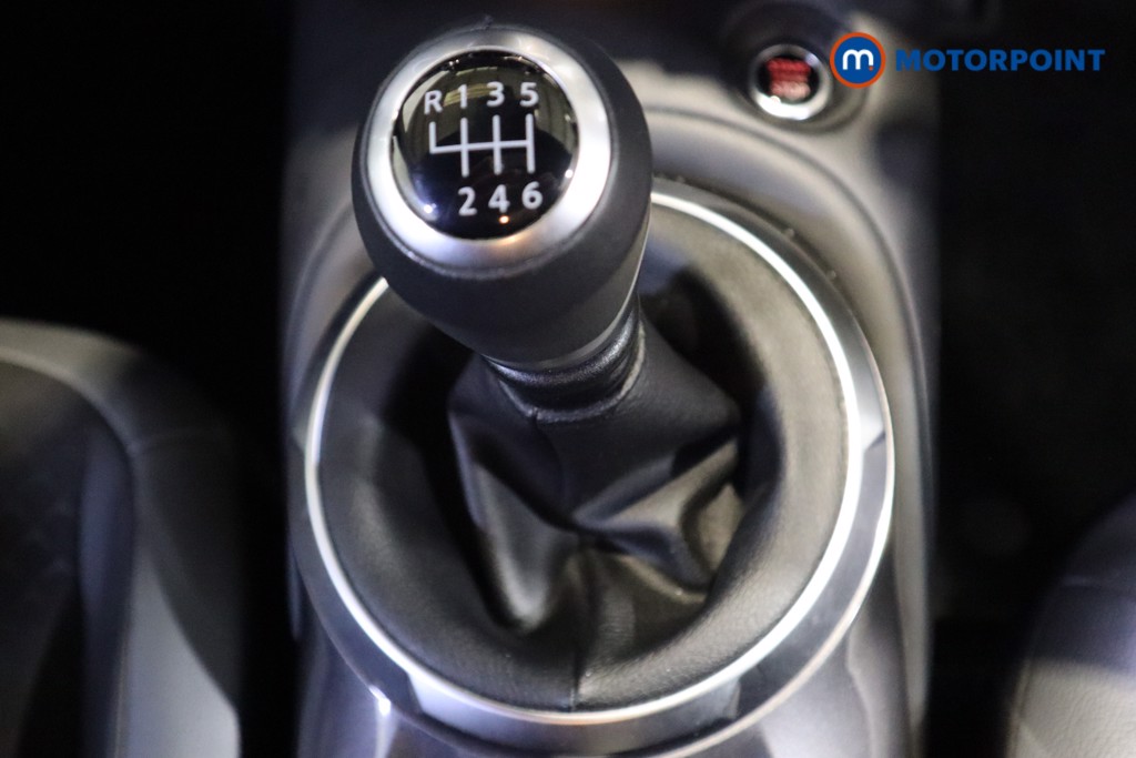 Nissan Juke N-Connecta Manual Petrol SUV - Stock Number (1610595) - 5th supplementary image