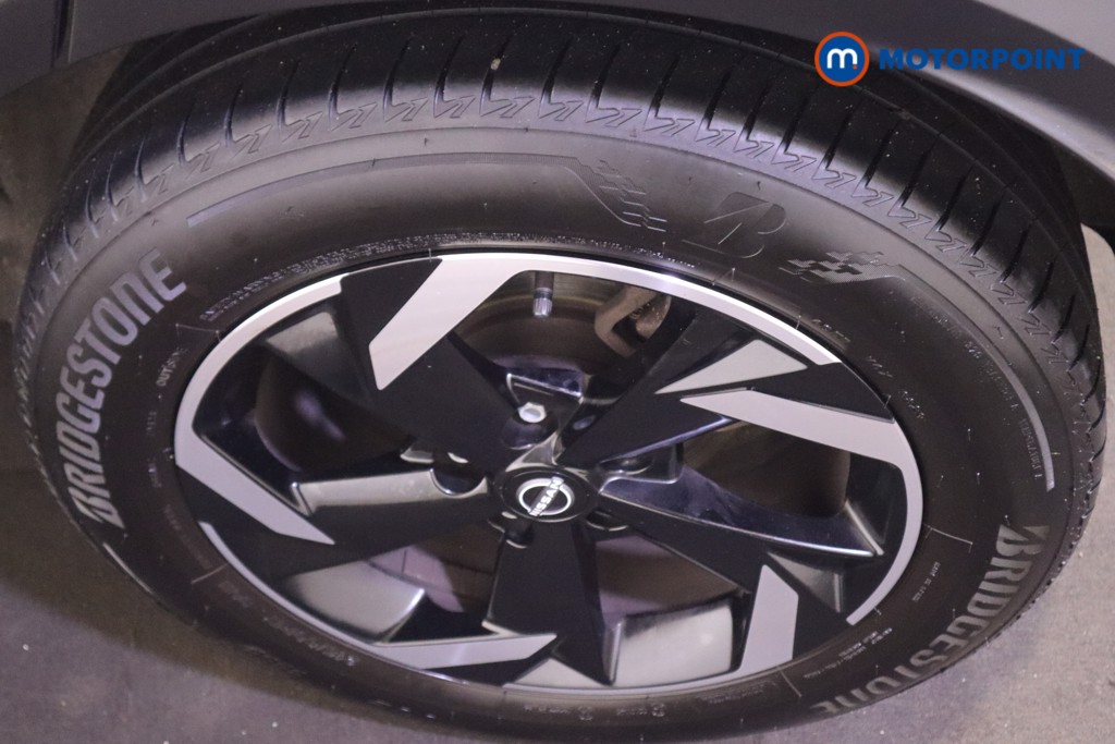 Nissan Juke N-Connecta Manual Petrol SUV - Stock Number (1610595) - 9th supplementary image