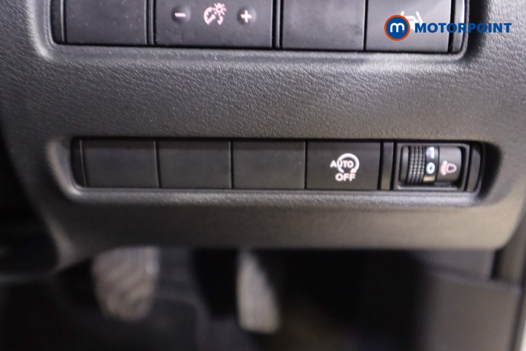 Nissan Juke N-Connecta Manual Petrol SUV - Stock Number (1610595) - 16th supplementary image