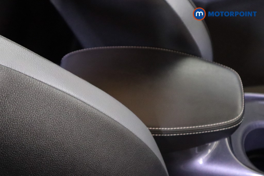 Nissan Juke N-Connecta Manual Petrol SUV - Stock Number (1610595) - 25th supplementary image