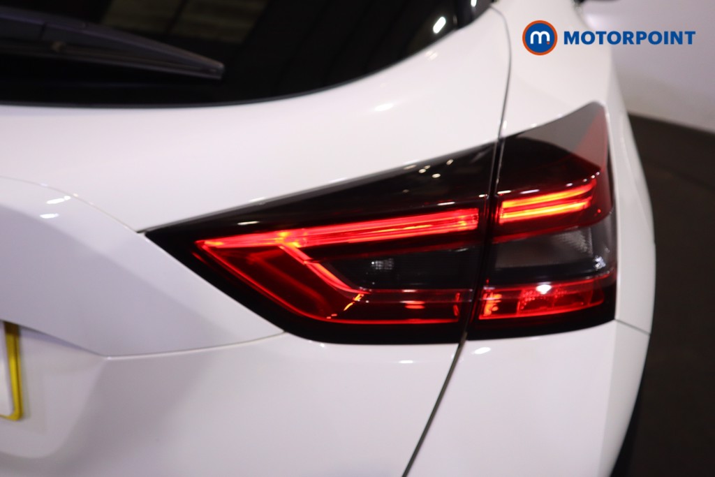 Nissan Juke N-Connecta Manual Petrol SUV - Stock Number (1610595) - 30th supplementary image