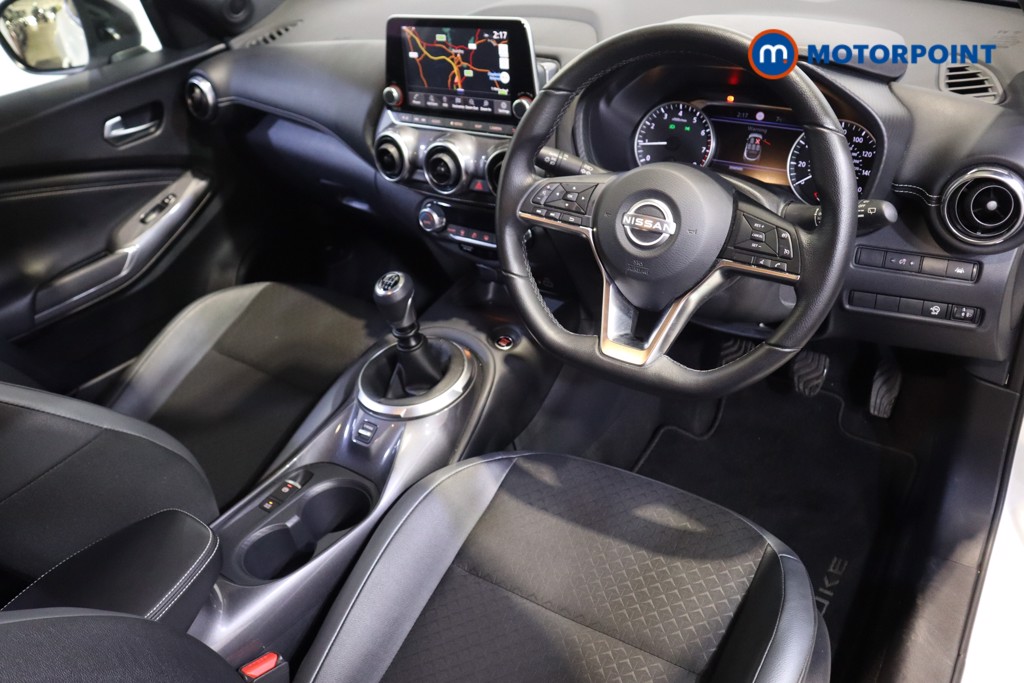 Nissan Juke N-Connecta Manual Petrol SUV - Stock Number (1610595) - 1st supplementary image