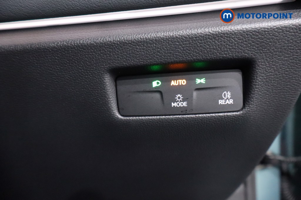 Volkswagen Passat Life Automatic Petrol Plug-In Hybrid Estate - Stock Number (1611983) - 17th supplementary image