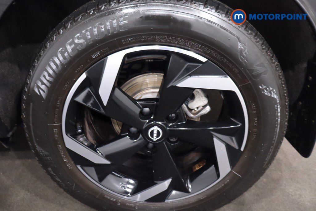 Nissan Juke N-Connecta Manual Petrol SUV - Stock Number (1612193) - 12th supplementary image