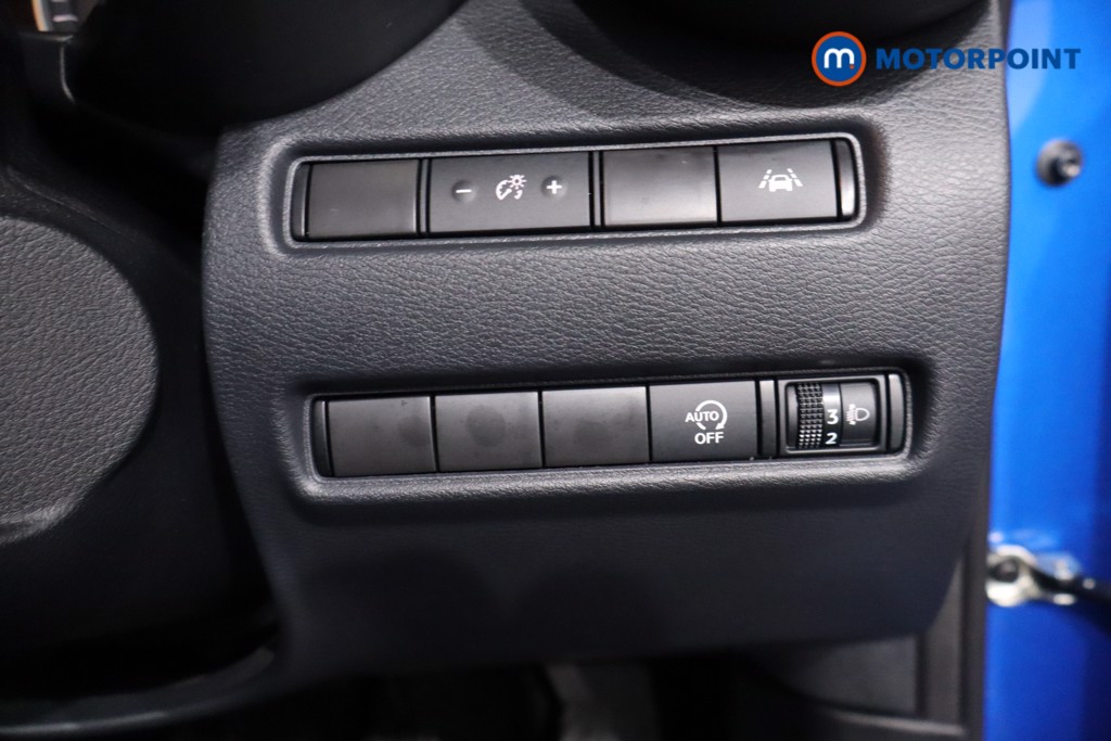 Nissan Juke N-Connecta Manual Petrol SUV - Stock Number (1612193) - 17th supplementary image