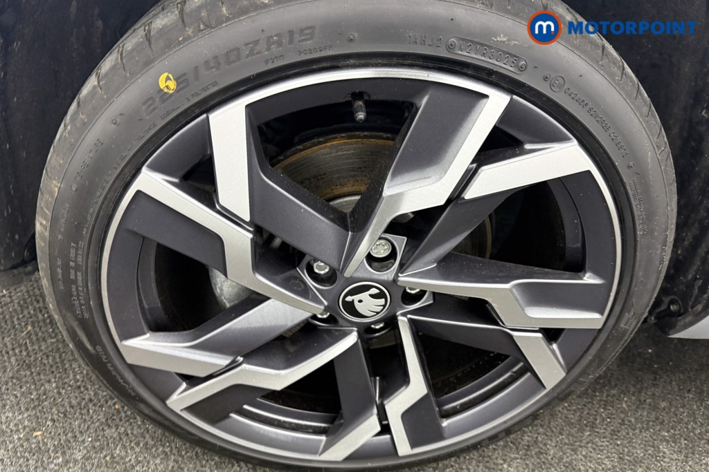 Skoda Karoq Sportline Edition Automatic Petrol SUV - Stock Number (1612770) - 32nd supplementary image