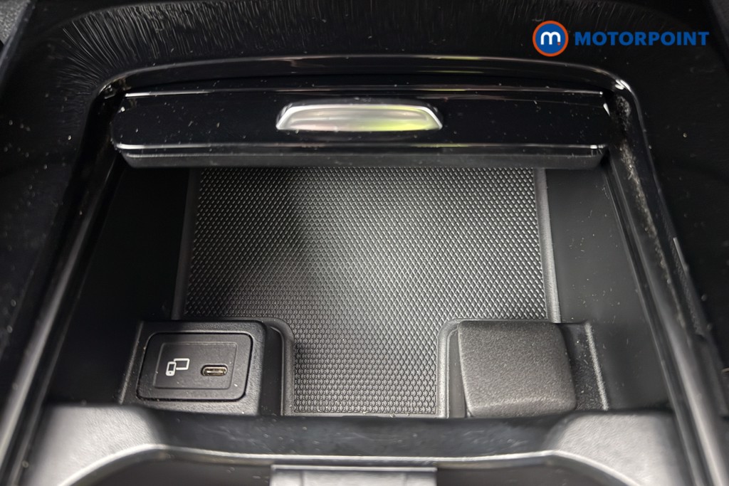 Mercedes-Benz GLB Amg Line Automatic Petrol SUV - Stock Number (1599417) - 15th supplementary image