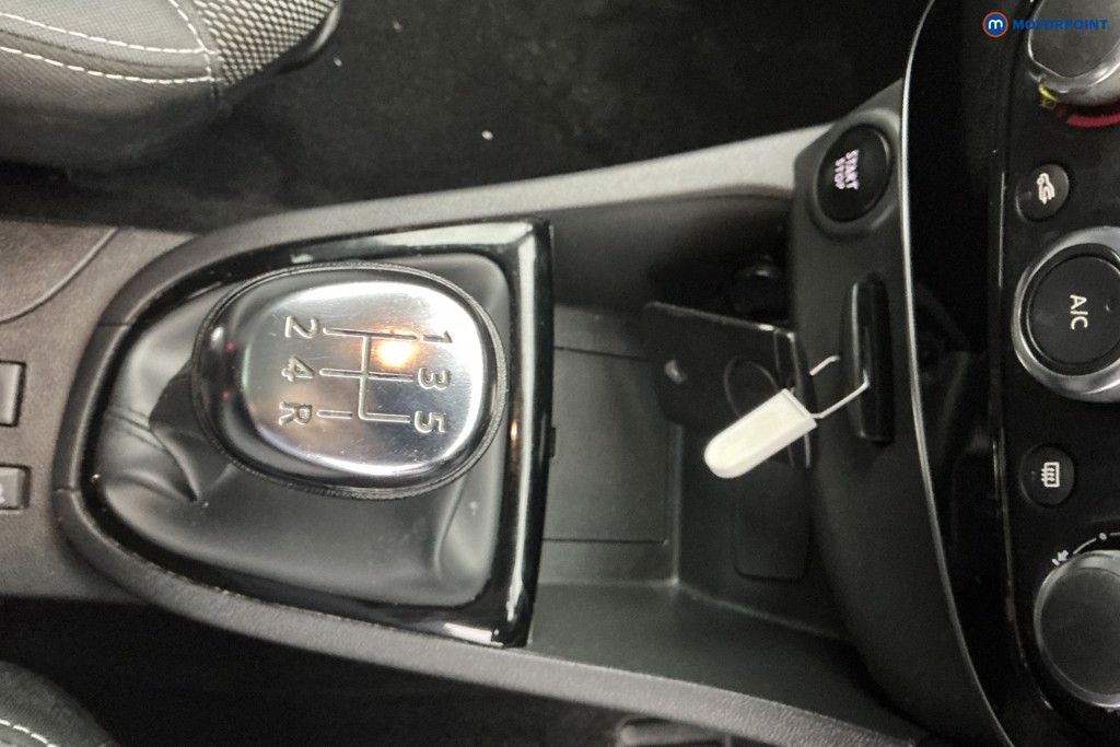 Renault Clio Iconic Manual Petrol Hatchback - Stock Number (1603405) - 17th supplementary image