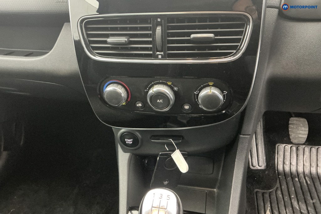 Renault Clio Iconic Manual Petrol Hatchback - Stock Number (1603405) - 18th supplementary image