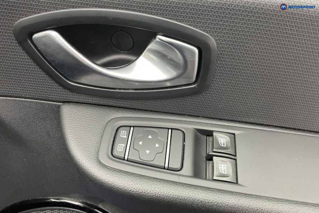 Renault Clio Iconic Manual Petrol Hatchback - Stock Number (1603405) - 25th supplementary image