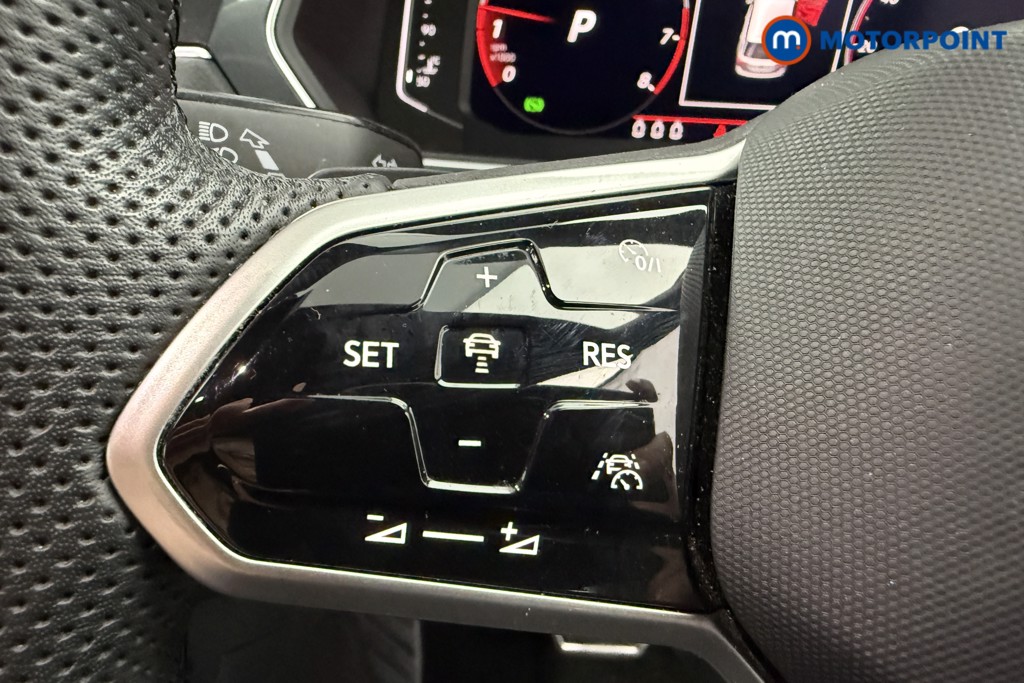 Volkswagen Tiguan R-Line Automatic Petrol SUV - Stock Number (1604786) - 4th supplementary image