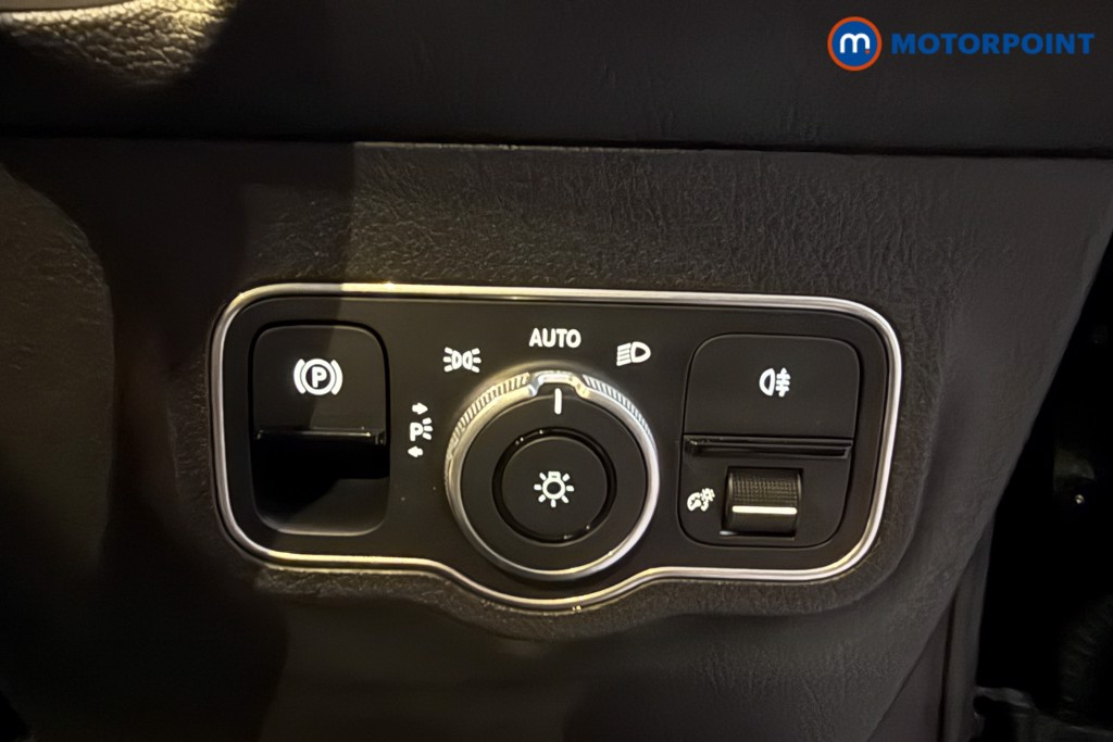 Mercedes-Benz GLB Amg Line Automatic Petrol SUV - Stock Number (1605507) - 19th supplementary image