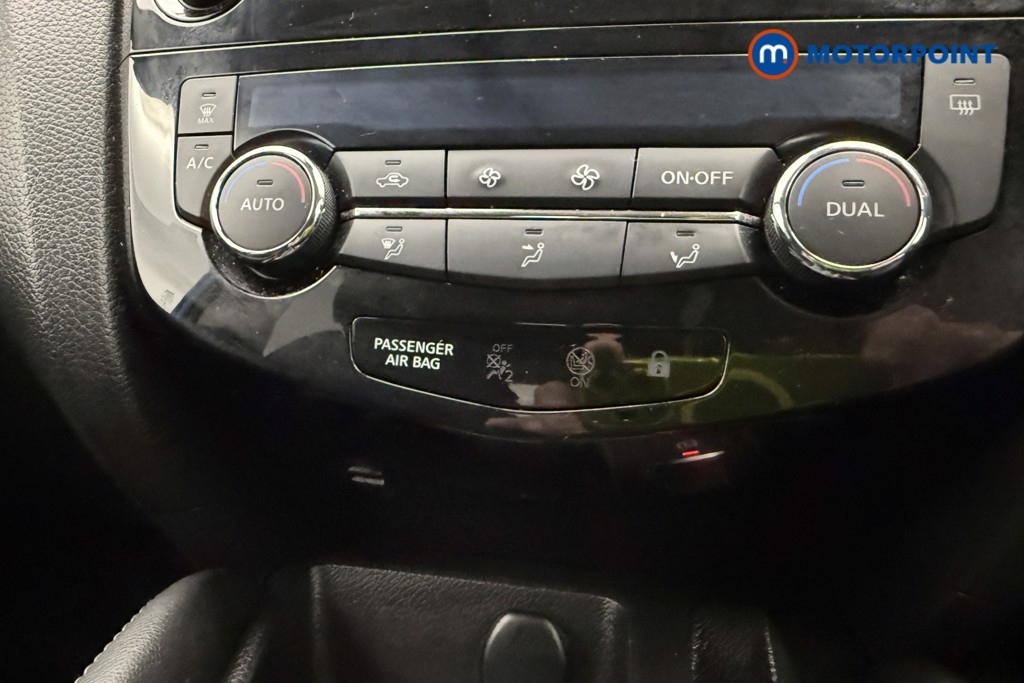 Nissan Qashqai N-Connecta Manual Petrol SUV - Stock Number (1609004) - 16th supplementary image