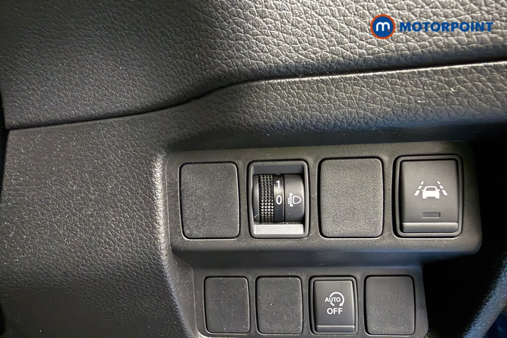 Nissan Qashqai N-Connecta Manual Petrol SUV - Stock Number (1609004) - 17th supplementary image