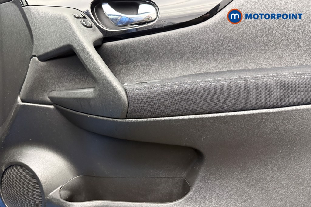 Nissan Qashqai N-Connecta Manual Petrol SUV - Stock Number (1609004) - 18th supplementary image