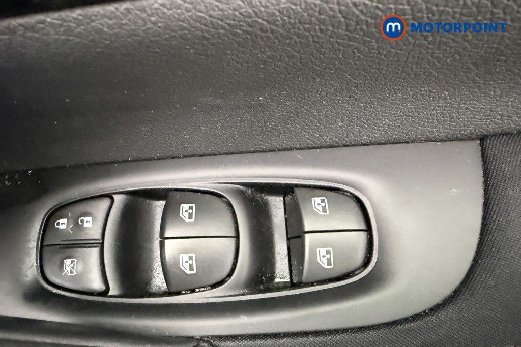 Nissan Qashqai N-Connecta Manual Petrol SUV - Stock Number (1609004) - 19th supplementary image