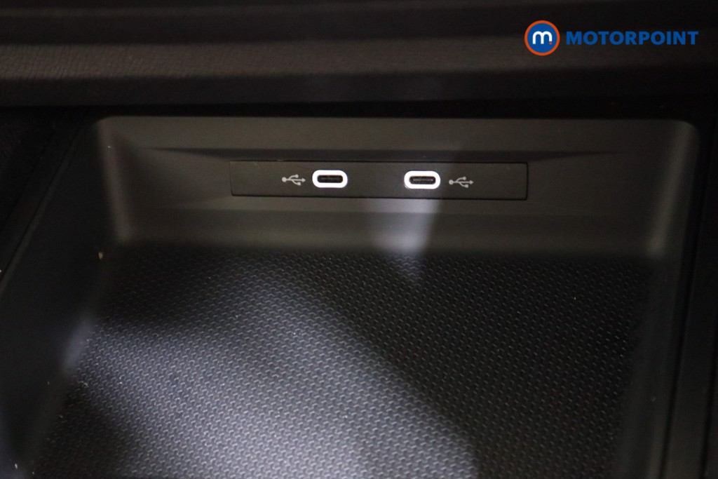 Seat Leon Se Dynamic Manual Petrol Hatchback - Stock Number (1609116) - 7th supplementary image