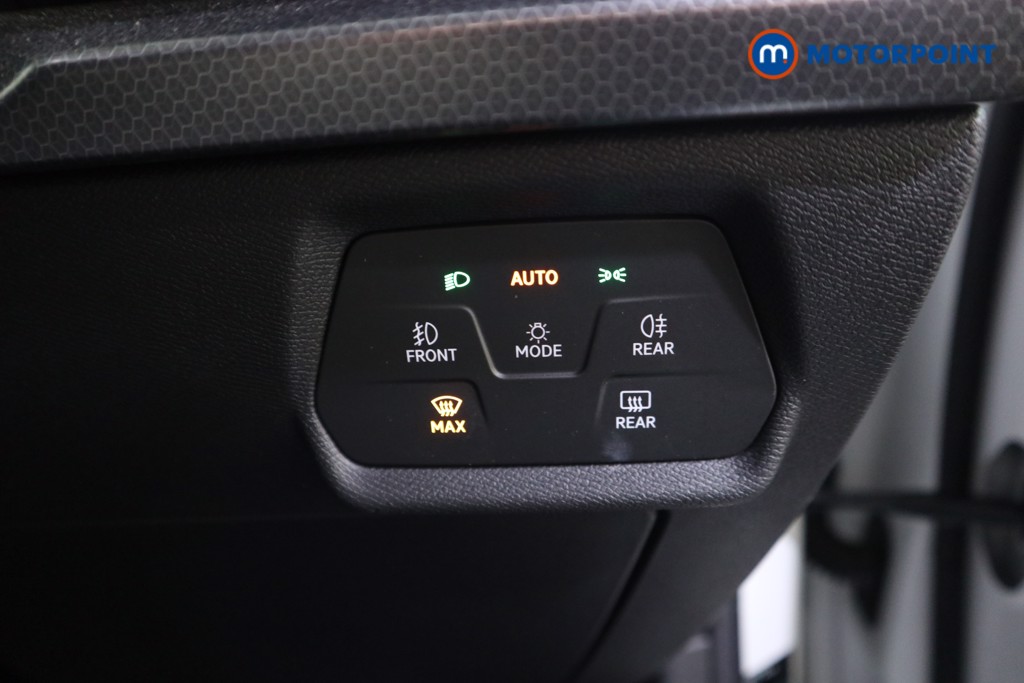 Seat Leon Se Dynamic Manual Petrol Hatchback - Stock Number (1609116) - 10th supplementary image