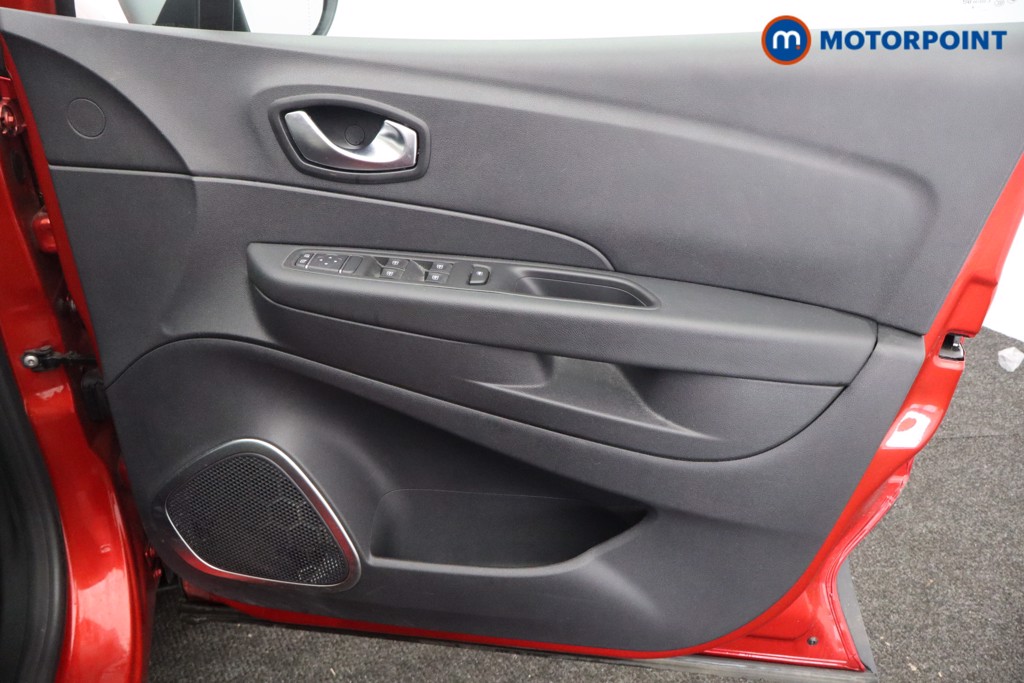 Renault Captur Iconic Manual Petrol SUV - Stock Number (1609216) - 19th supplementary image
