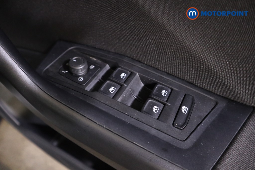 Volkswagen T-Roc Life Automatic Petrol SUV - Stock Number (1610276) - 11th supplementary image