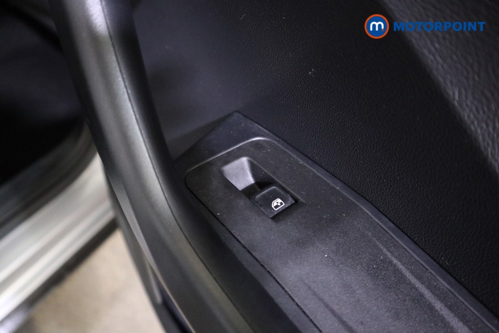 Volkswagen T-Roc Life Automatic Petrol SUV - Stock Number (1610276) - 16th supplementary image