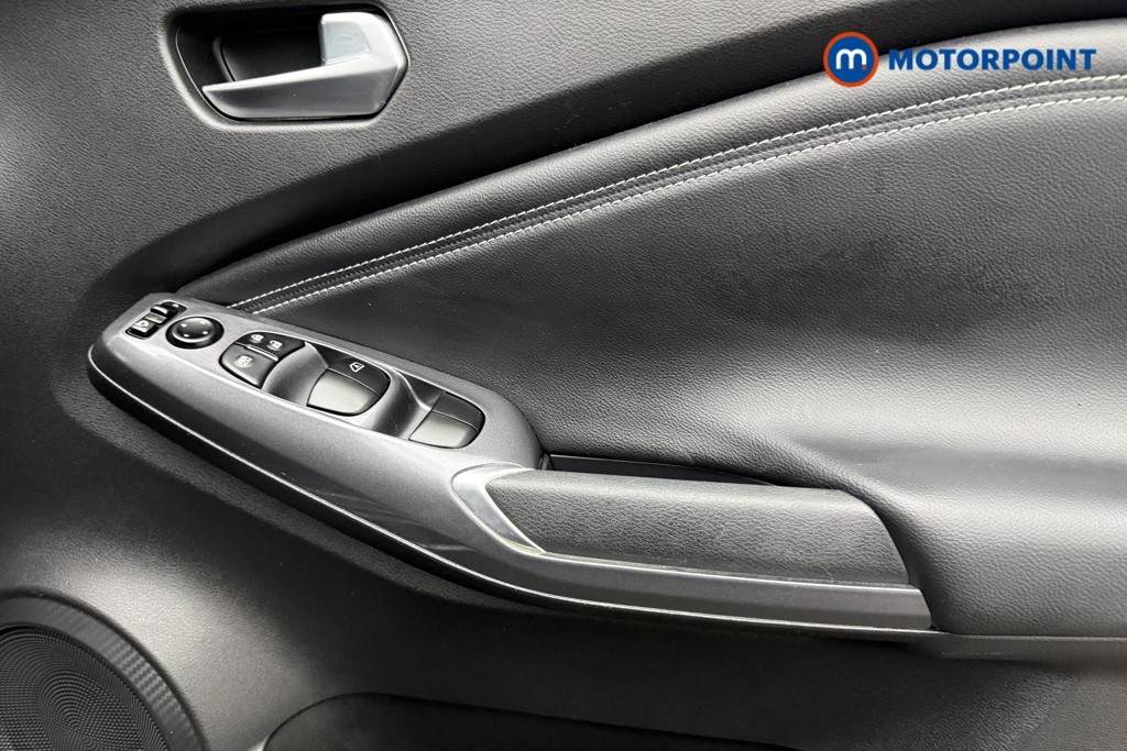 Nissan Juke N-Connecta Manual Petrol SUV - Stock Number (1610600) - 18th supplementary image