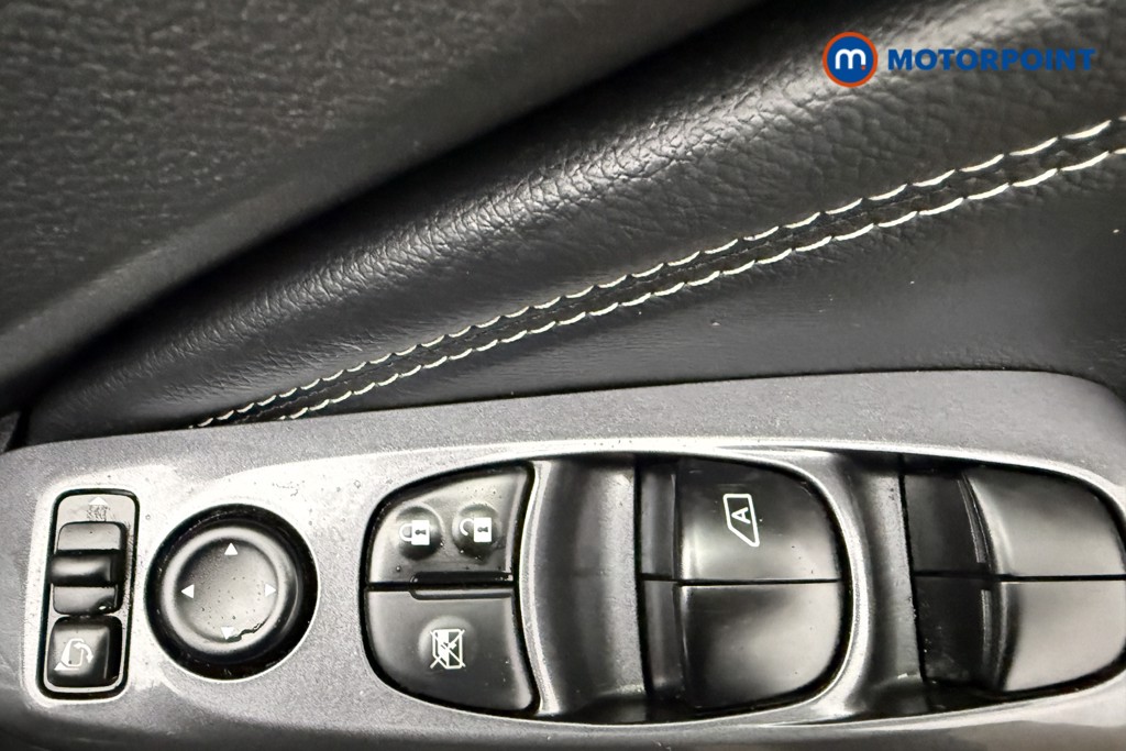 Nissan Juke N-Connecta Manual Petrol SUV - Stock Number (1610600) - 19th supplementary image