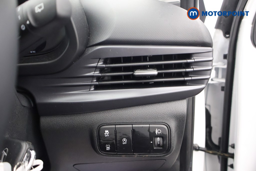 Hyundai I20 Advance Automatic Petrol Hatchback - Stock Number (1610796) - 7th supplementary image