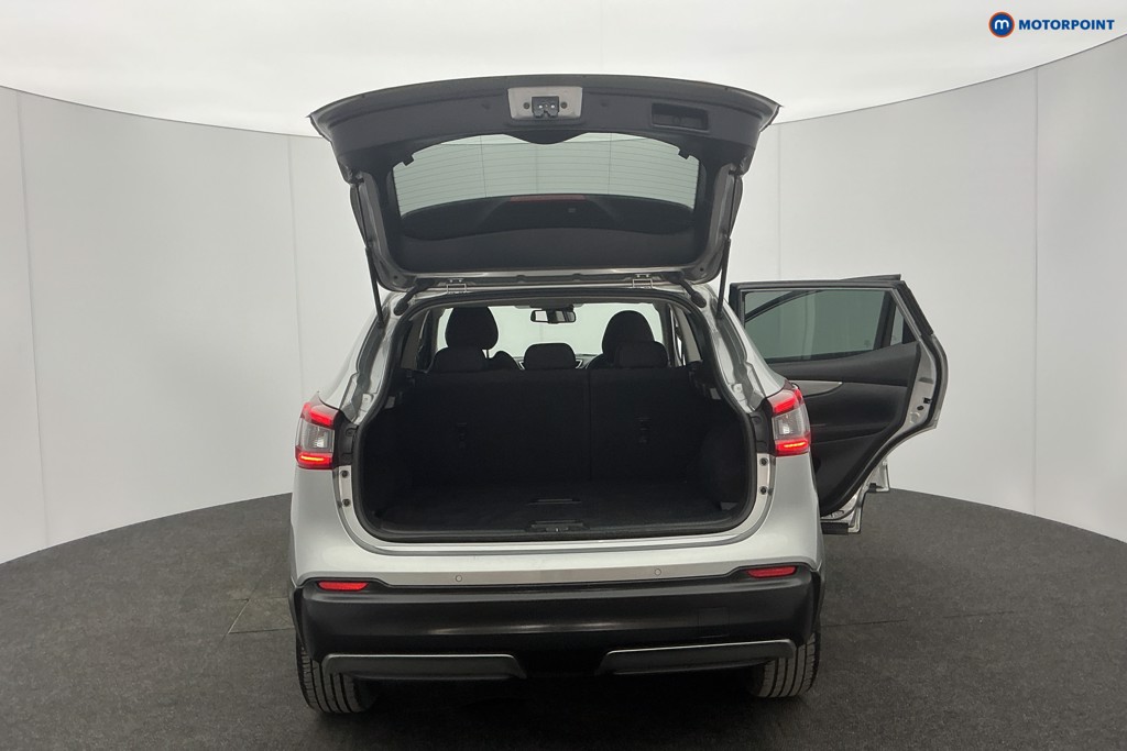 Nissan Qashqai N-Connecta Automatic Petrol SUV - Stock Number (1611047) - 4th supplementary image