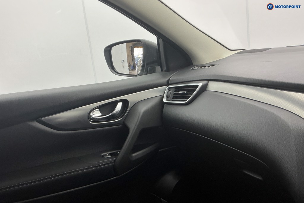 Nissan Qashqai N-Connecta Automatic Petrol SUV - Stock Number (1611047) - 24th supplementary image