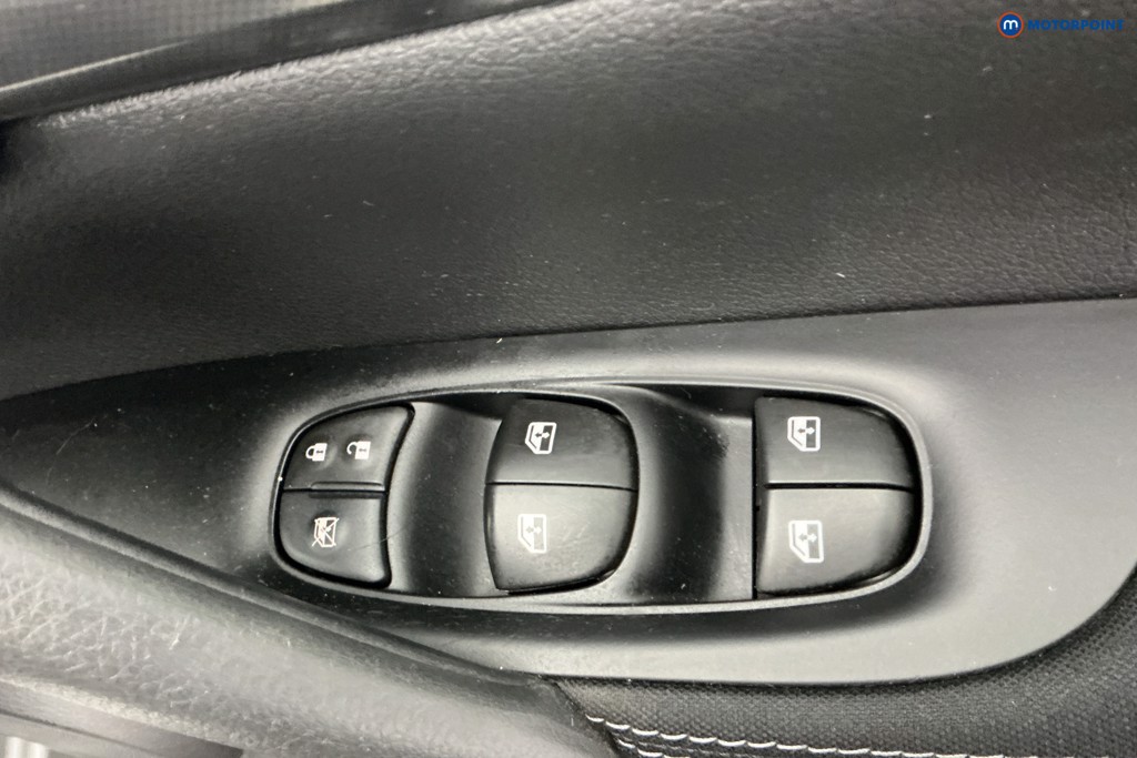 Nissan Qashqai N-Connecta Automatic Petrol SUV - Stock Number (1611047) - 30th supplementary image