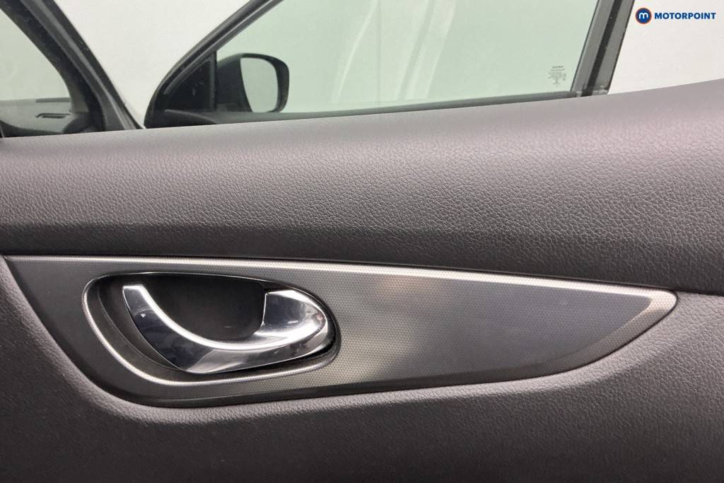 Nissan Qashqai N-Connecta Automatic Petrol SUV - Stock Number (1611047) - 32nd supplementary image