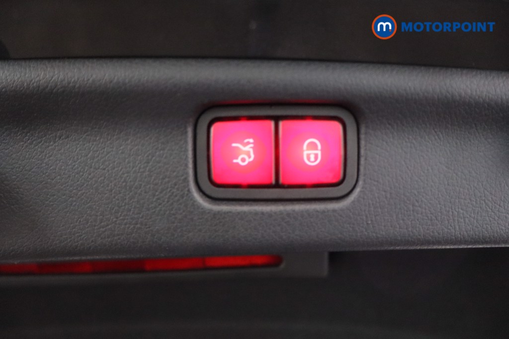 Mercedes-Benz C Class Amg Line Automatic Petrol Saloon - Stock Number (1612237) - 41st supplementary image