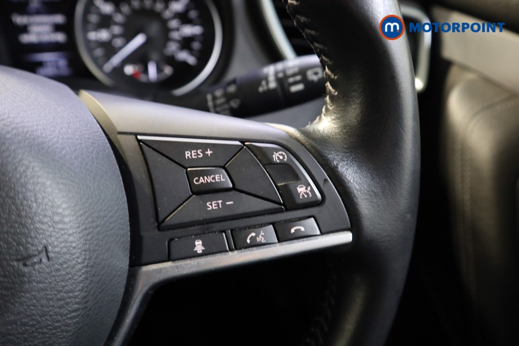 Nissan Qashqai Tekna Manual Diesel SUV - Stock Number (1579513) - 4th supplementary image