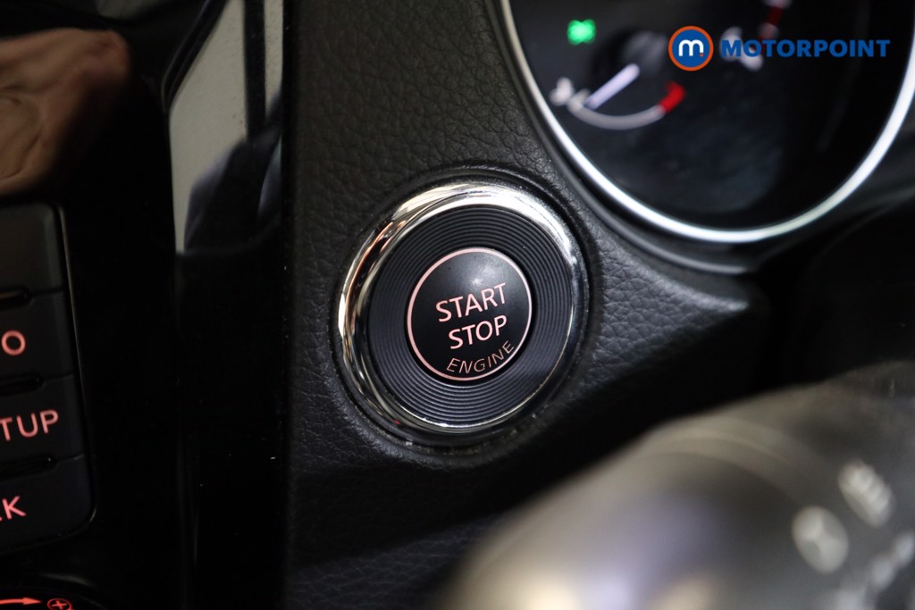 Nissan Qashqai Tekna Manual Diesel SUV - Stock Number (1579513) - 6th supplementary image